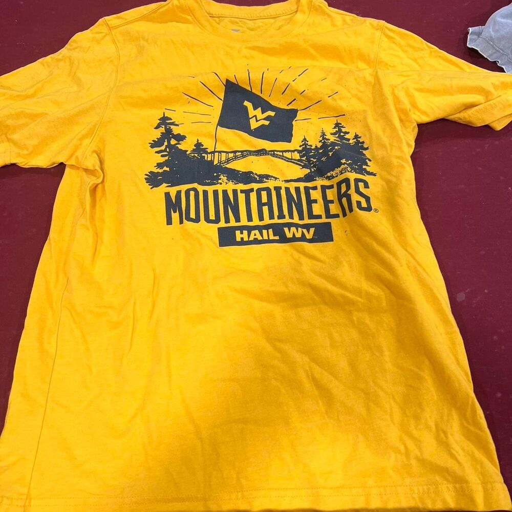Colosseum Men's Yellow T-shirt